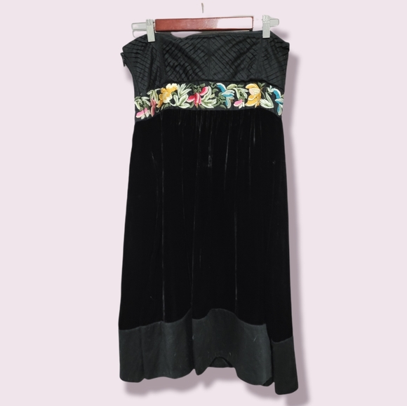 Floreat Strapless Black Silk and Velvet Dress - Picture 2 of 7